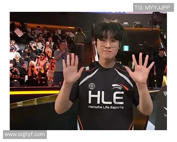 HLE战队野辅默契配合成功绕后ZEUS雷克赛精彩收获一血